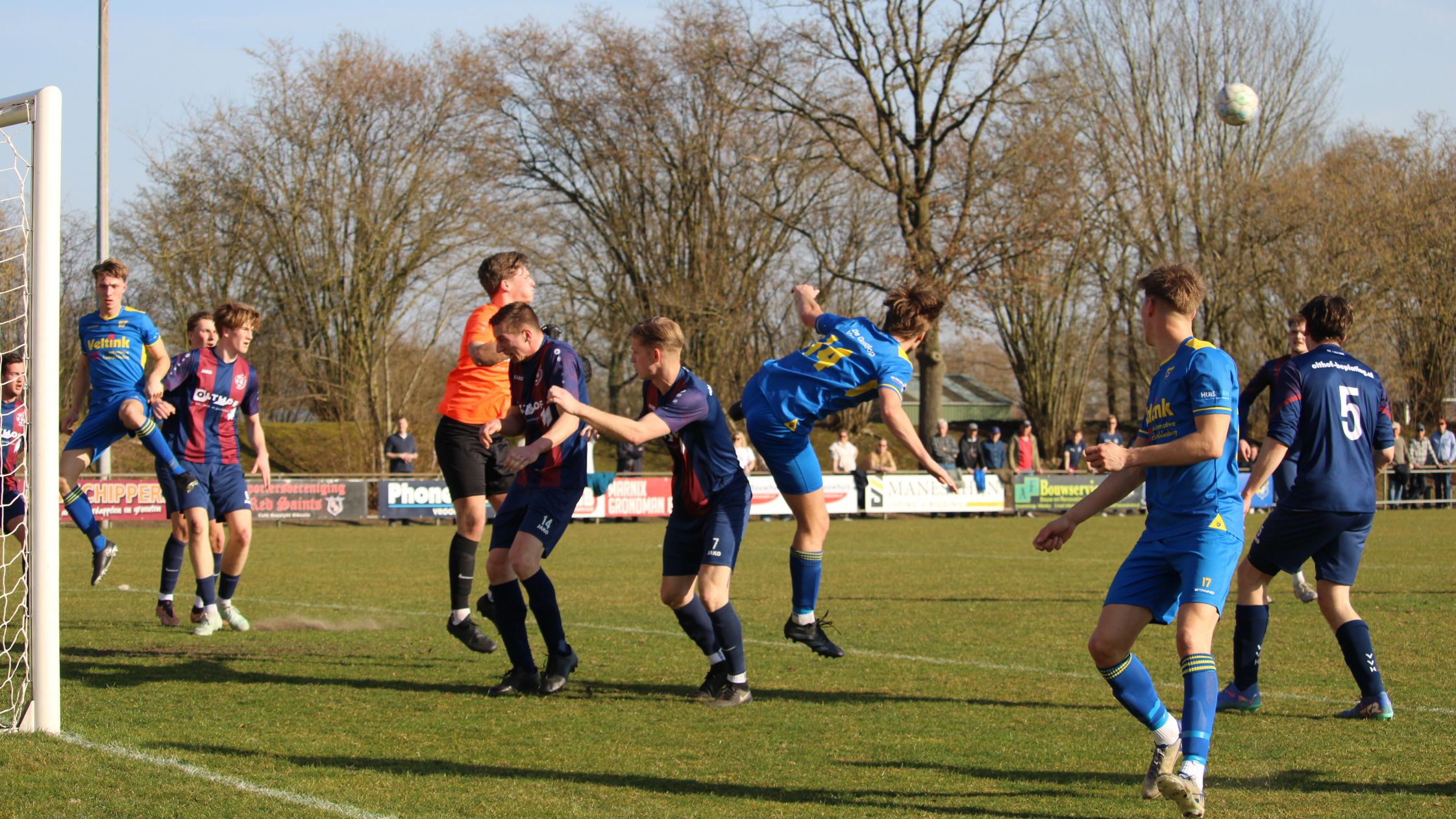 Vroomshoopse Boys wint verdiend van vv Hellendoorn