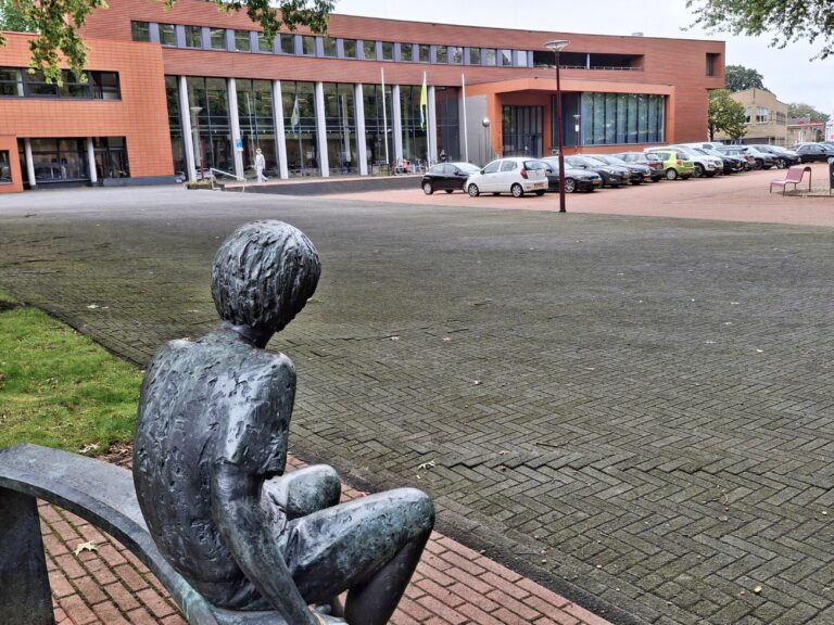 gemeentehuis en beeld