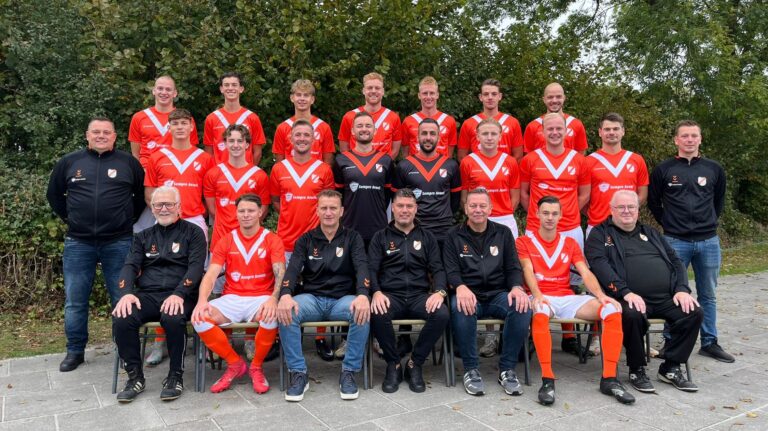 teamfoto voorwaarts