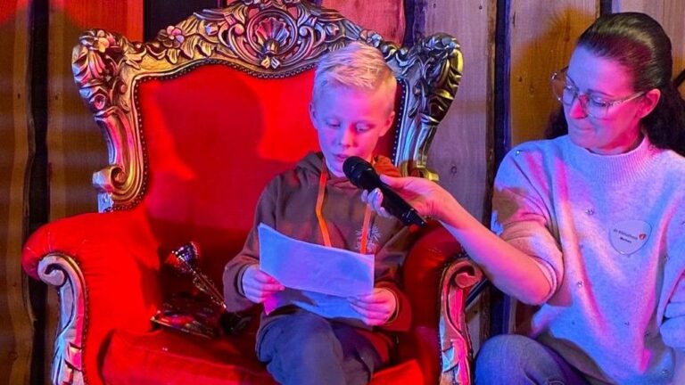 Joab leest gedicht voor (002)