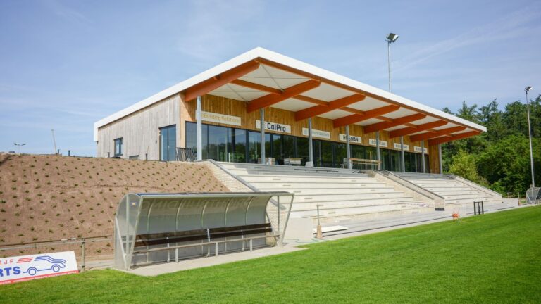 tribune voorzijde
