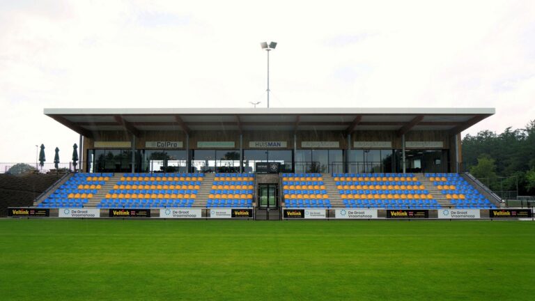 tribune voorzijde