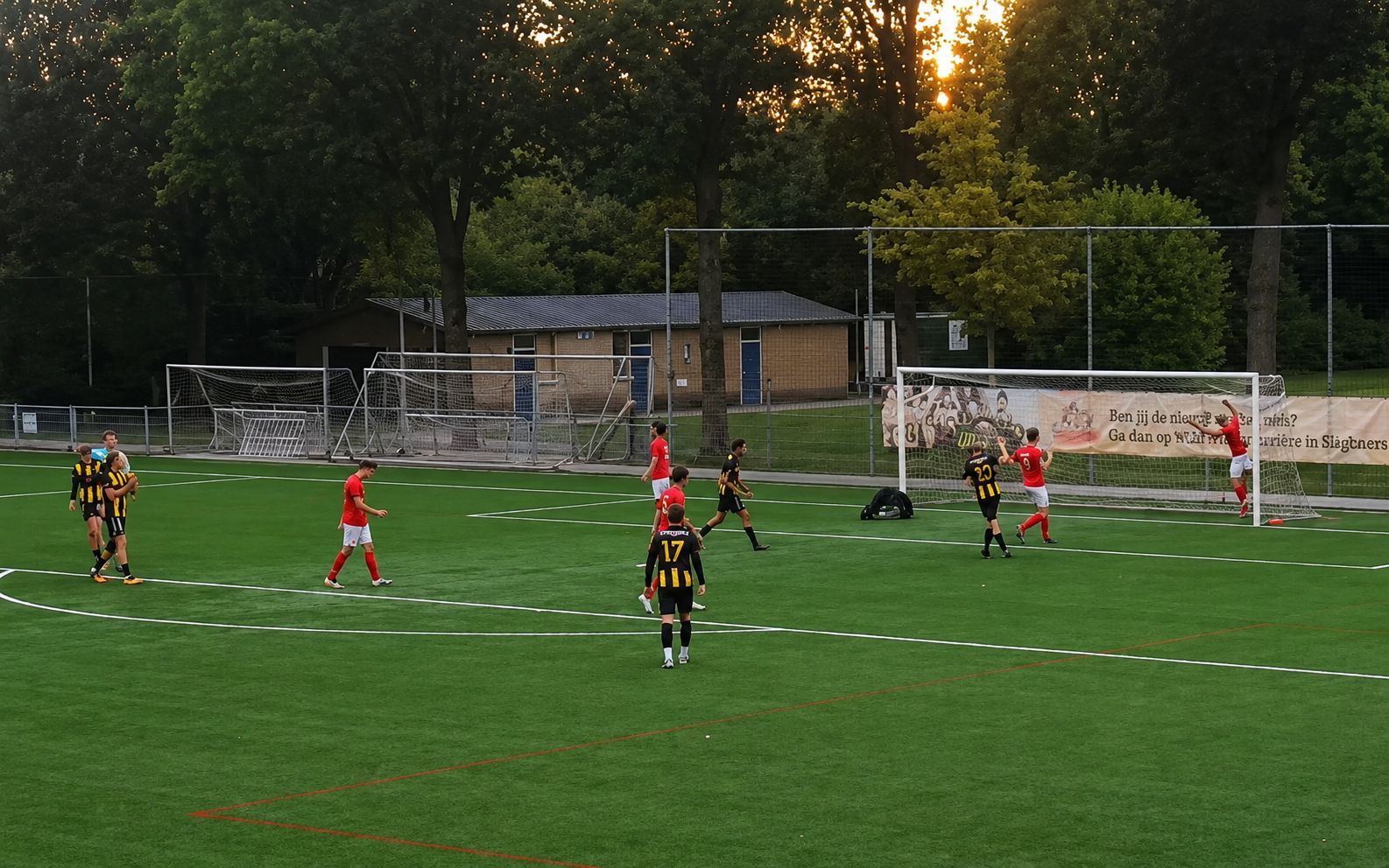 DOS’37 wint overtuigend eerste bekerwedstrijd bij EMMS