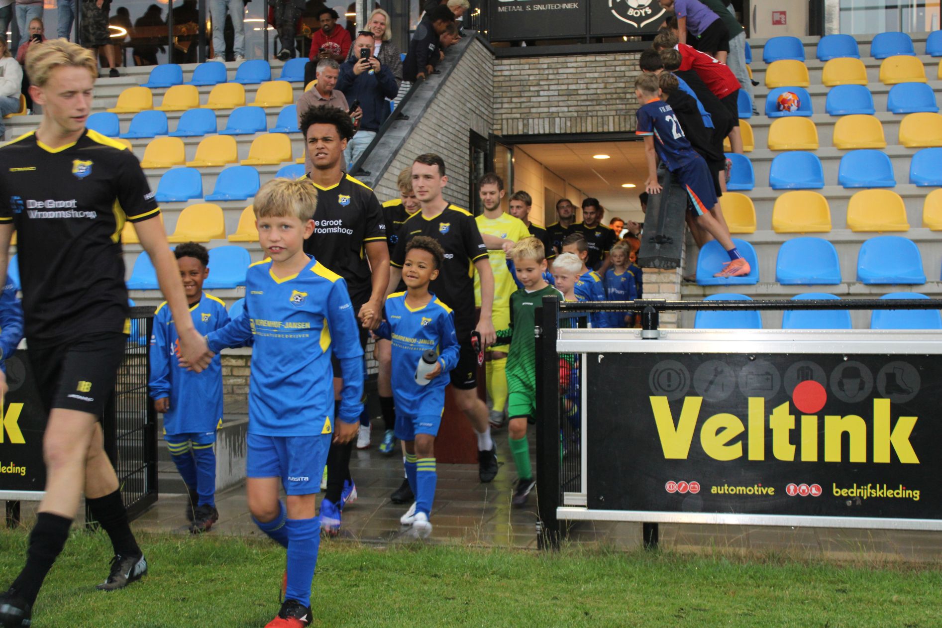 Een voetbalfeest van jong en oud op De Bosrand