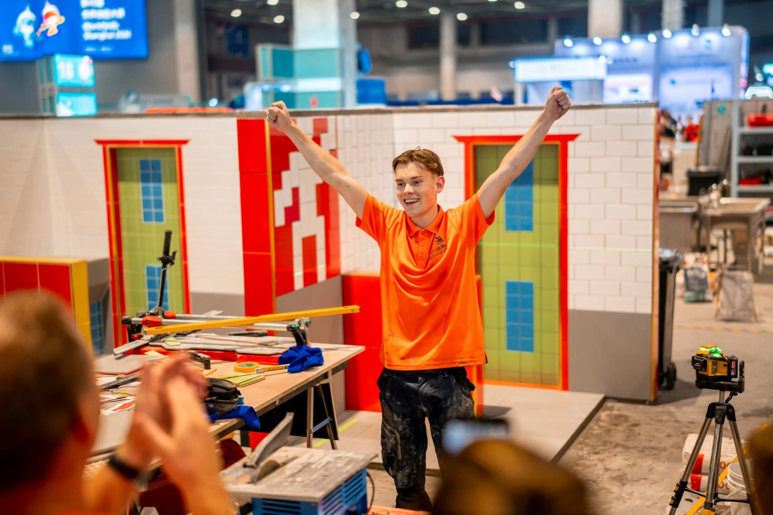 Medal of Excellence voor jonge tegelzetter uit Geerdijk
