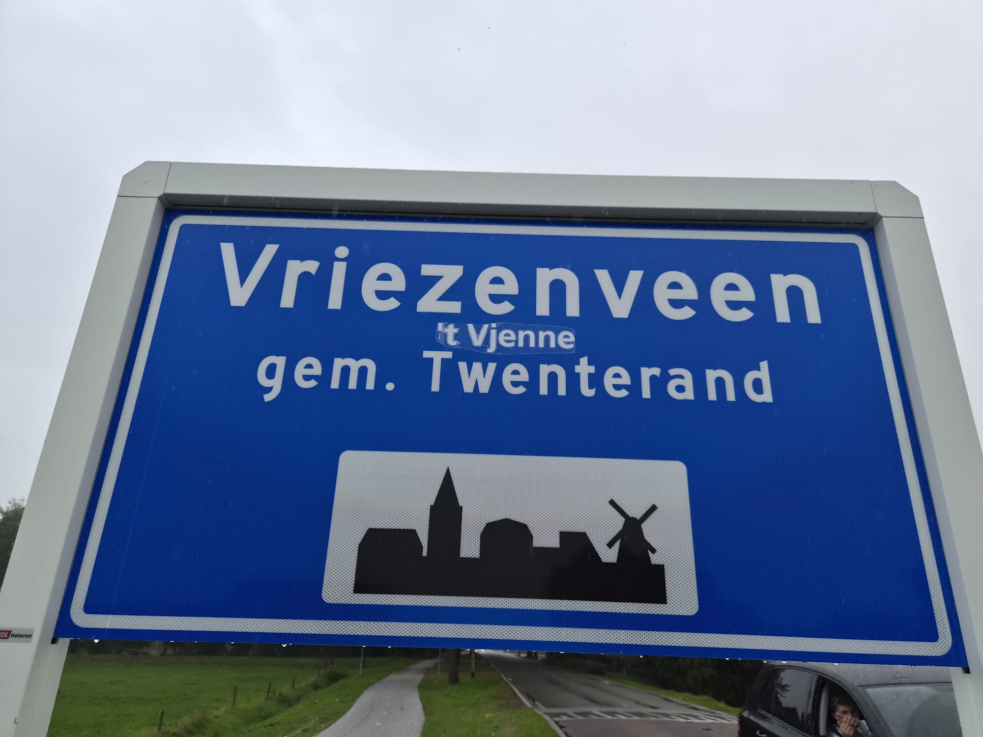 ’t Vjenne prijkt op plaatsnaambord Vriezenveen